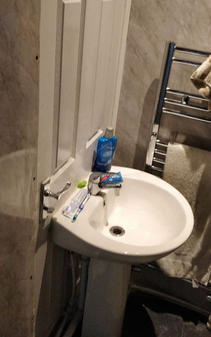 The perfect system for you never to forget that you have to wash your hands after going to the bathroom
