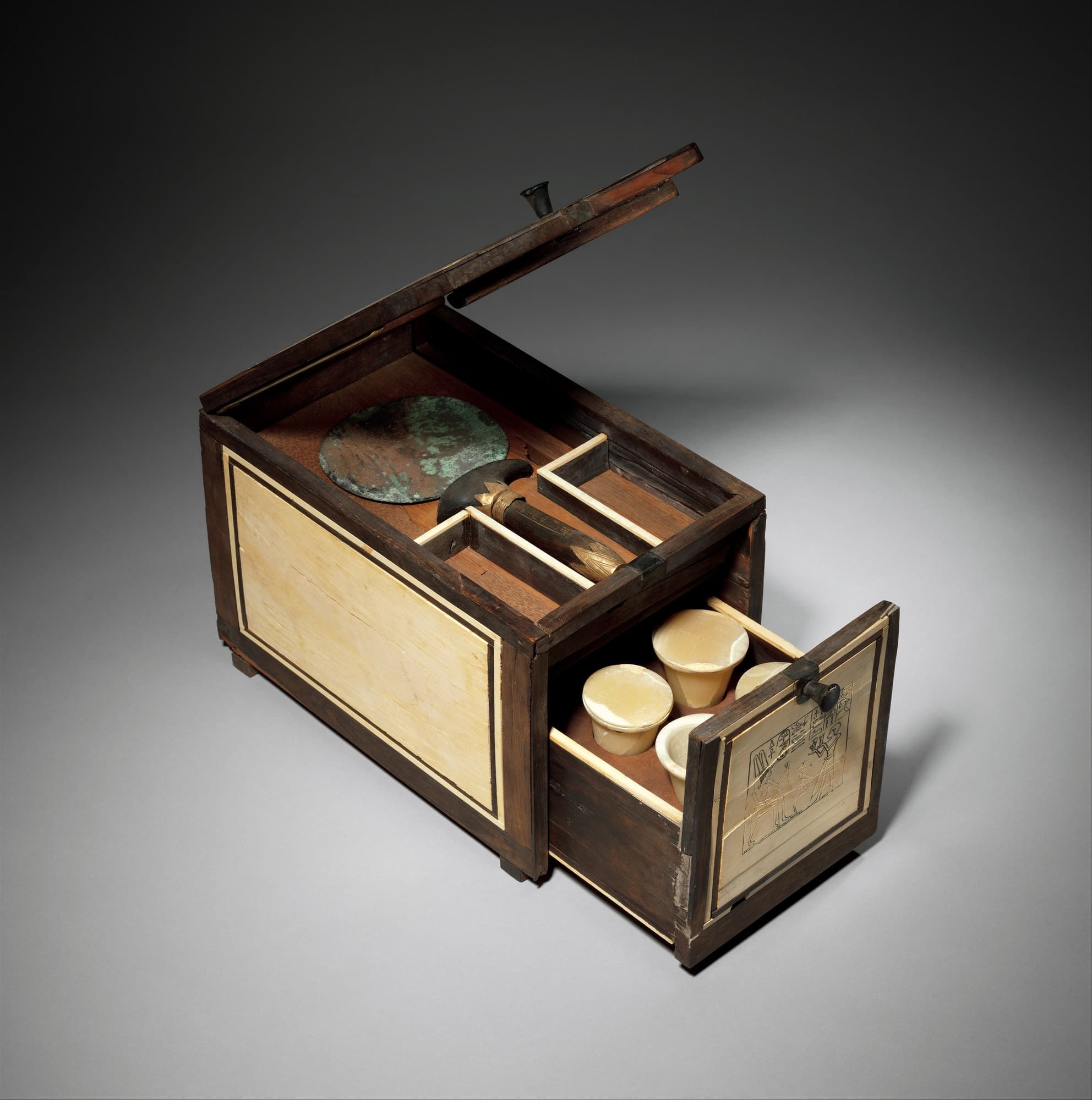 The Cosmetic Box of Kemeni