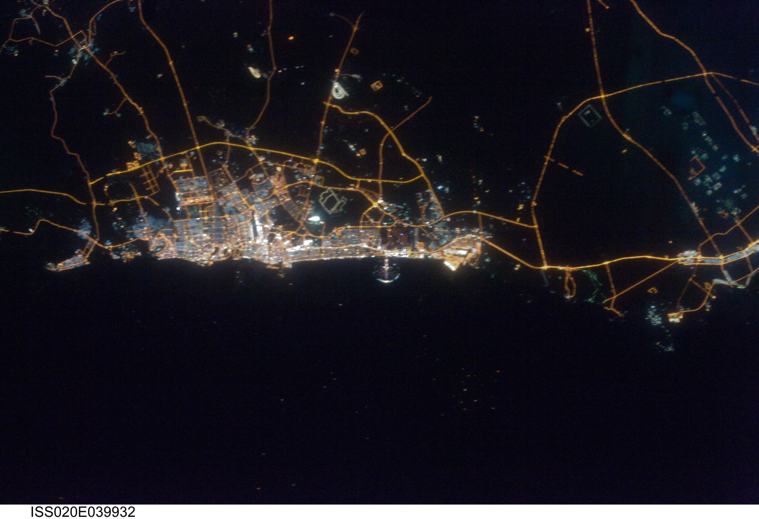Dubai: Lines Across the Desert