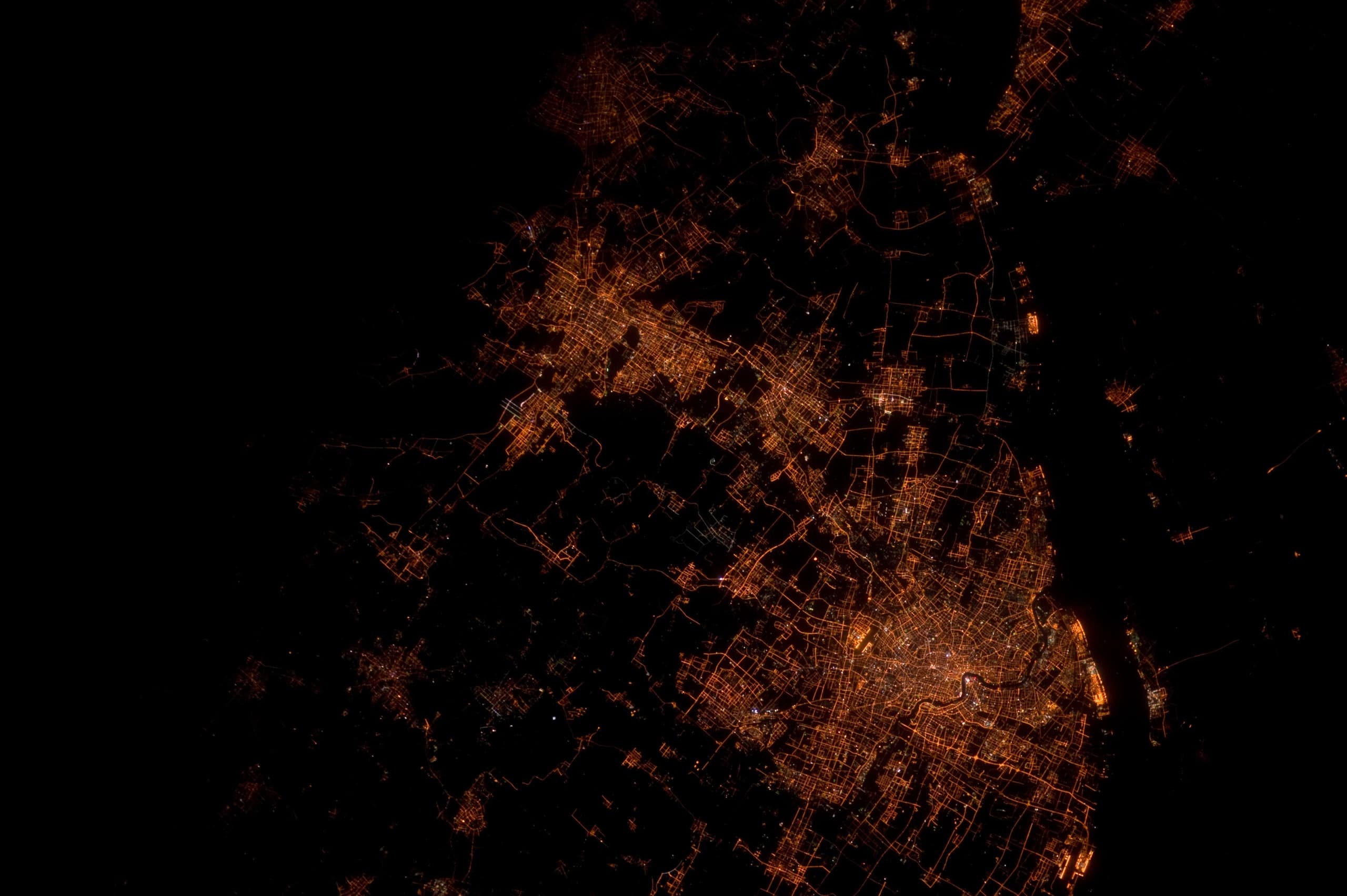 Shanghai: A Network Beyond the Center
