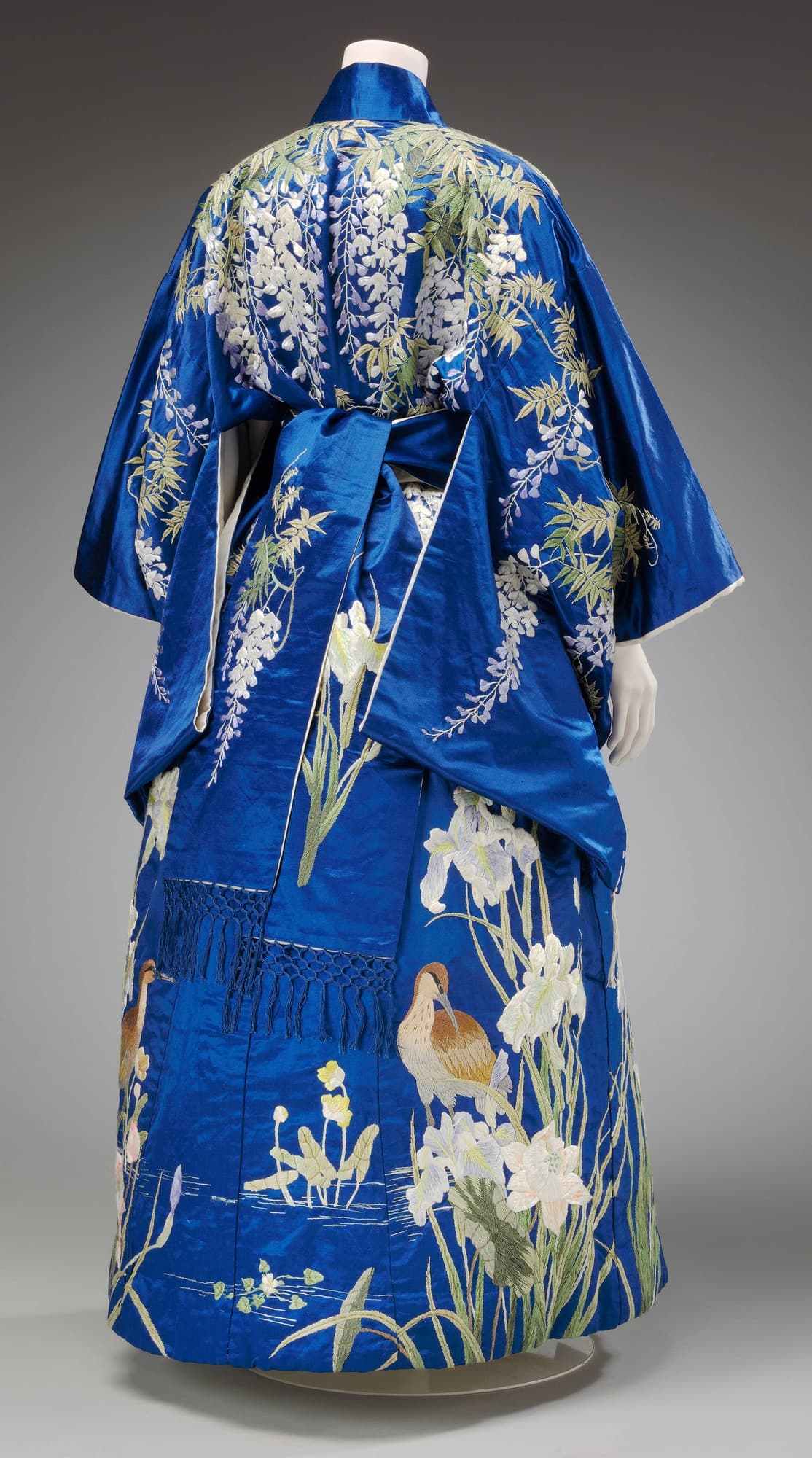 A Robe with Sash | A Silhouette Travels
