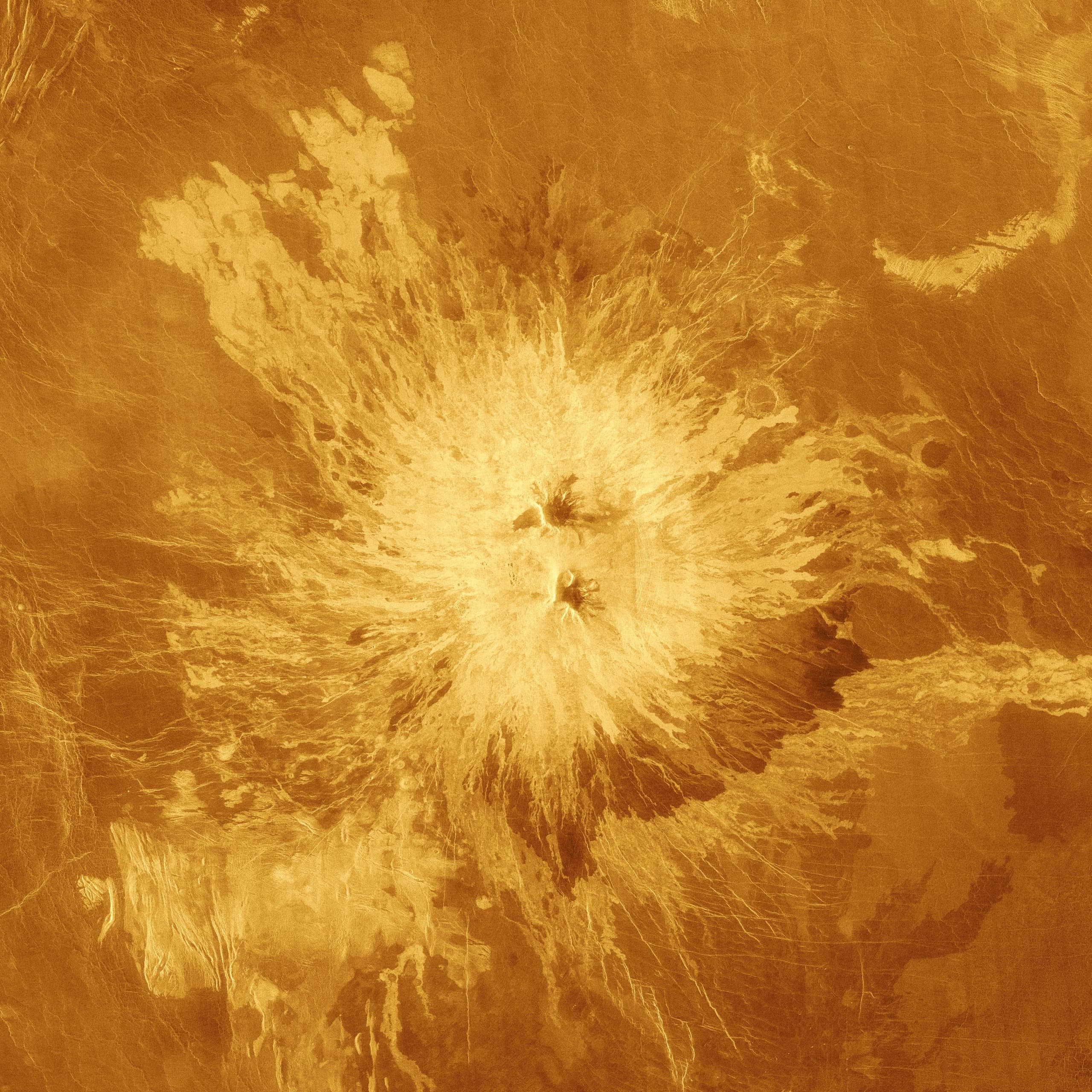 Overlapping Lava Flows at Sapas Mons | Venus
