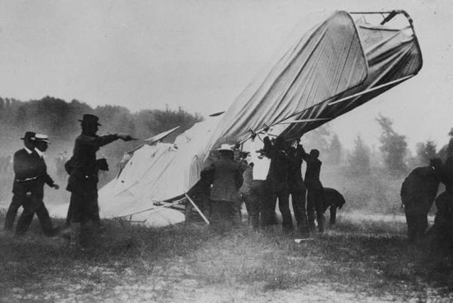 The First Fatal Airplane Crash Photograph